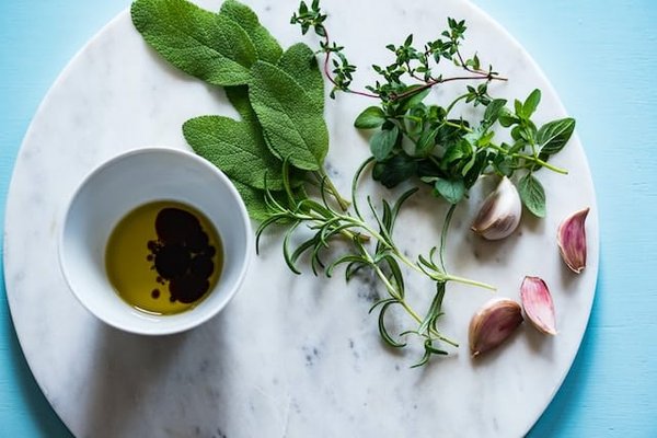 Comment réaliser un maquillage complet avec des produits économiques ?