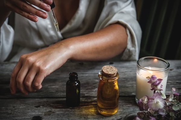 Quels soins de la peau abordables recommandent les dermatologues ?